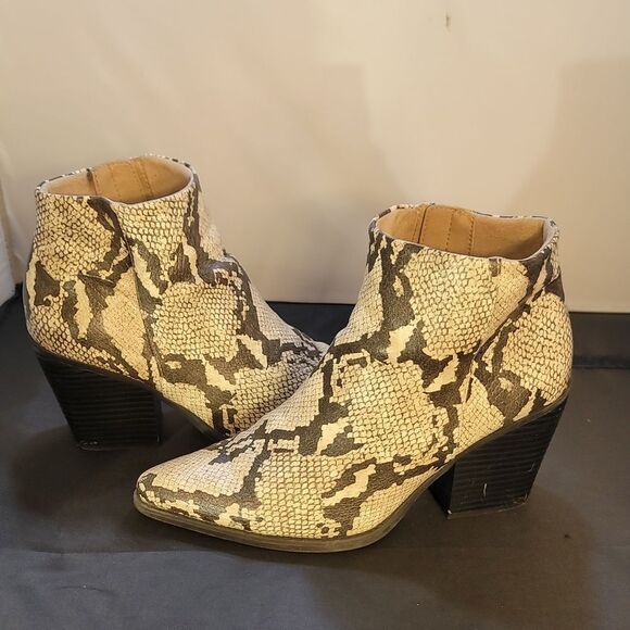 SOUL NATURALIZER COWBOY ANKLE POINTED TOE SIDE ZIPPER CHUNKY BLOCK HEEL BOOT - Picture 8 of 15